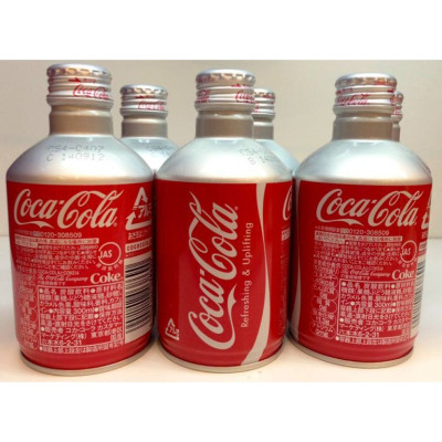 Coca Cola tuoi dạng chai vặn nắp (300ml) - Hàng nội địa Nhật