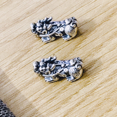 Charm bạc hình tỳ hưu - Ngọc Quý Gemstones