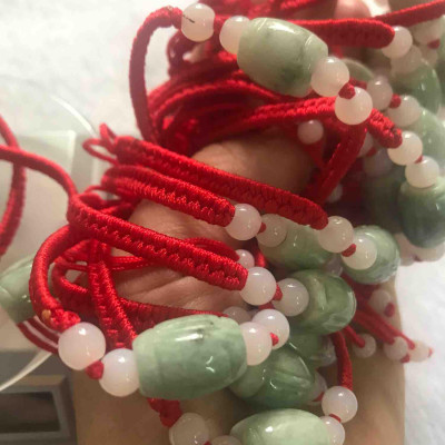 CHIẾC VÒNG TAY DÂY ĐỎ MAY MẮN ĐÁ CẨM THẠCH XANH NHẸ NHẸ NỮ ĐEO VÀ CÁC BÉ ĐEO ĐƯỢC HẾT Ạ