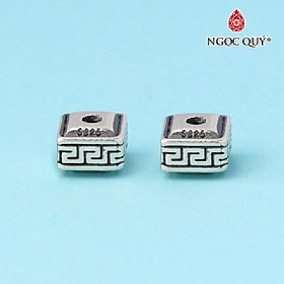Charm bạc xỏ ngang hình lập phương họa tiết chữ thập - Ngọc Quý Gemstones