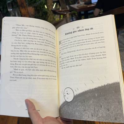 100 TRUYỆN NGỤ NGÔN CÙNG BÉ LỚN KHÔN – Trần Thu Ngân và Đào Trung Uyên – Nhã Nam – NXB Phụ Nữ (Bìa mềm)