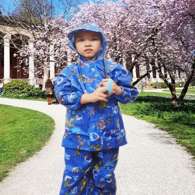 Áo mưa bộ trẻ em từ 3 - 10 tuổi , họa tiết hoạt hình dễ thương ,vải dù cao cấp , siêu bền , chống thấm , có túi đựng  , giao màu ngẫu nhiên