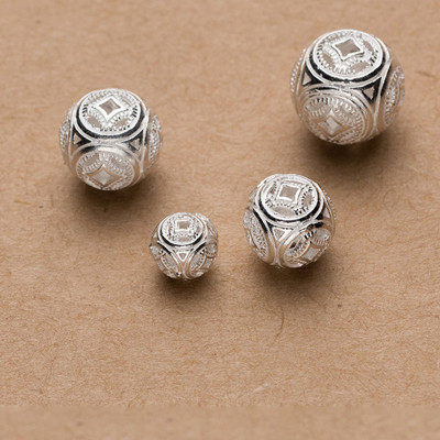 Charm bạc tròn họa tiết đồng tiền xỏ ngang - Ngọc Quý Gemstones