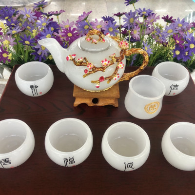 Bộ ấm trà chạm hoa mai với ly chạm chữ đá bạch ngọc