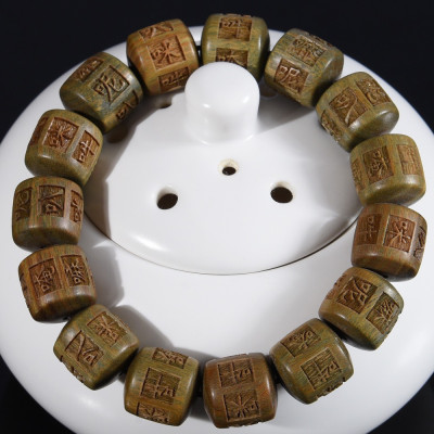 VÒNG TAY GỖ ĐÀN HƯƠNG XANH 15mm KHẮC LỤC TỰ OM MANI TIẾNG TRUNG LỜI NGUYỆN CẦU HẠNH PHÚC