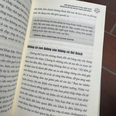 NHỮNG MÔ HÌNH TƯ DUY VĨ ĐẠI 4 - HIỂU ĐƠN GIẢN KINH TẾ HỌC, NGHỆ THUẬT ĐỂ GIẢI QUYẾT MỌI VẤN ĐỀ TRONG CUỘC SỐNG – Nhiều tác giả – Brian Nguyễn dịch – Ymate
