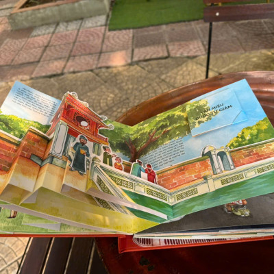 (Bìa cứng - Sách Pop-Up dựng hình 3D) HÀ NỘI NGÀN NĂM KÝ ỨC – Nhiều tác giả – Minh hoạ: Cloud Pillow Studio – NXB Kim Đồng