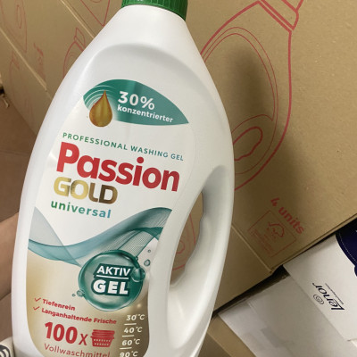 Nước giặt Passion Gold Universal - chai 4 LÍT