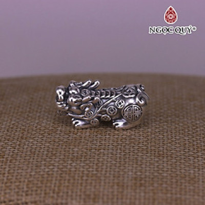 Charm bạc tỳ hưu họa tiết xỏ ngang - Ngọc Quý Gemstones