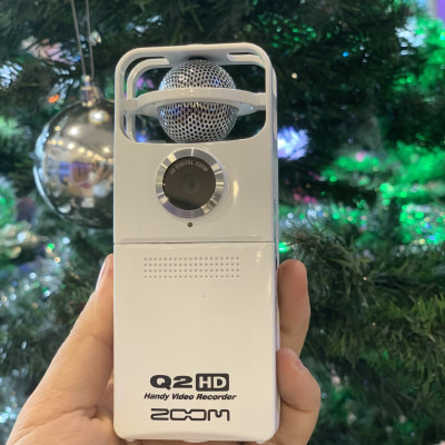 Máy quay cầm tay ZOOM Q2HD – Hàng Chính Hãng