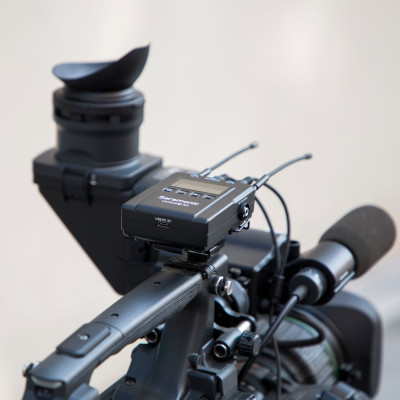 Bộ Micro Thu Âm Không Dây Saramonic UwMic9S Kit2 - Xử Lý Âm Thanh Phát Sóng Chuyên Nghiệp - Quay Video/ Phỏng Vấn - Hàng Chính Hãng 