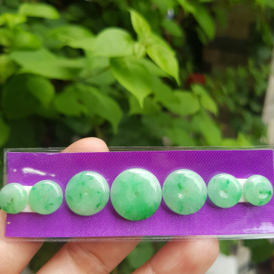 Bộ Trang Sức Lắc Tay Gồm Dãy 7 Đồng Tiền Xanh lớn nhỏ đều quá đẹp  Chất liệu đá cẩm thạch tự nhiên mệnh mộc hỏa thủy  Nữ bọc vàng làm lắc tay đeo rất đẹp tuyệt vời ạ