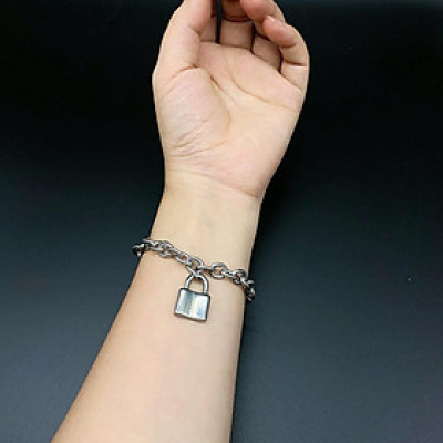 Vòng đeo tay xích tròn titanium không gỉ lắc khoá cá tính