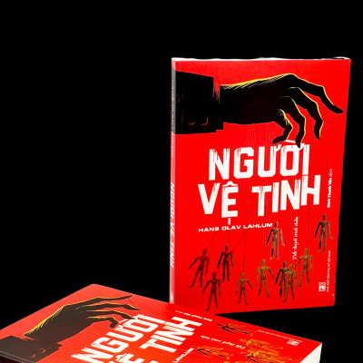 Sách - Trinh Thám - Tiểu Thuyết - Người Vệ Tinh - Hans Olav Lahlum