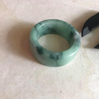 NHẪN CẨM THẠCH ỐNG THẲNG XANH VÂN ĐẬM NHẠT  SIZE LỚN 23MM NAM ĐEO  DÁ TỰ NHÊN