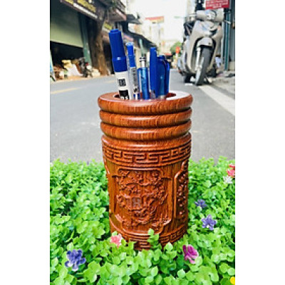 Ống cắm bút trạm khắc thân bút nhiều tích hoa văn khác nhău bằng gô hương đá kt cao 20×12×12cm