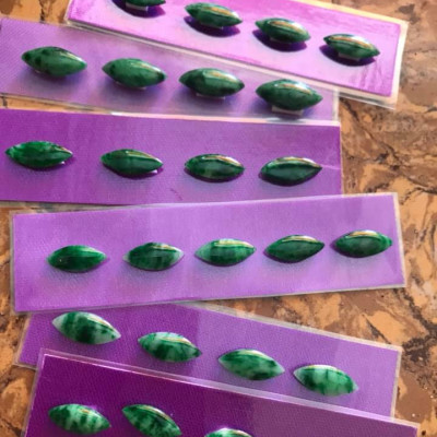 BỘ TRANG SỨC LẮC TAY MỚI KIỂU HẠT DƯA NHỎ 15MM X ĐK 6MM  ĐÁ CẨM THẠCH XANH SƠN THỦY BÓNG TỰ NHIÊN ĐẬM ĐẸP  NỮ LÀM LẮC TAY VÀNG ĐEO ĐẸP VÀ SANG LẮM Ạ