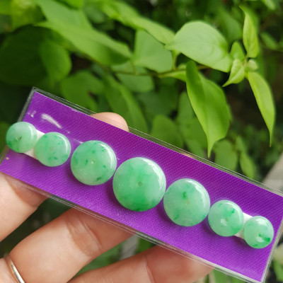 Bộ Trang Sức Lắc Tay Gồm Dãy 7 Đồng Tiền Xanh lớn nhỏ đều quá đẹp  Chất liệu đá cẩm thạch tự nhiên mệnh mộc hỏa thủy  Nữ bọc vàng làm lắc tay đeo rất đẹp tuyệt vời ạ