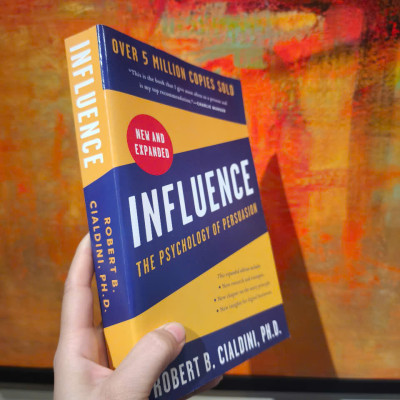 Sách - Influence, New and Expanded: The Psychology of Persuasion by Robert B Cialdini PhD/Business Culture›Motivation & Self-Improvement