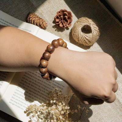 Vòng trầm hương đen hạt tròn 16mm phong thủy Udumbara