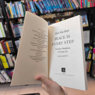 Sách - Peace is Every Step by Thich Nhat Hanh - Triết Học, Tôn Giáo tiếng Anh - Philosophy, Religion