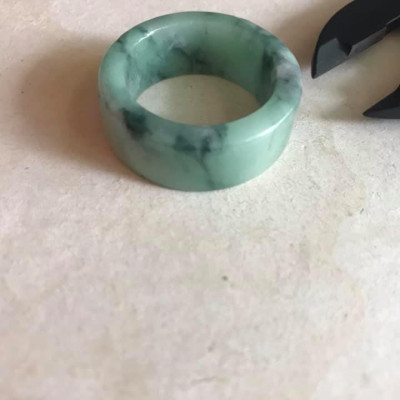 NHẪN CẨM THẠCH ỐNG THẲNG XANH VÂN ĐẬM NHẠT  SIZE LỚN 23MM NAM ĐEO  DÁ TỰ NHÊN