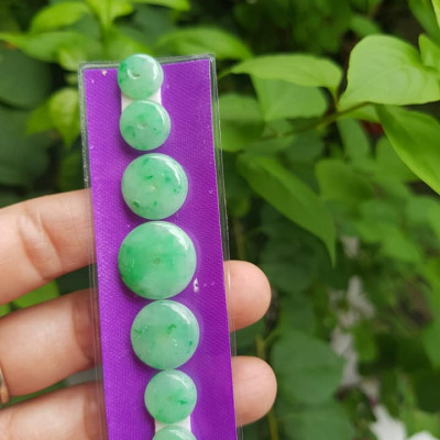 Bộ Trang Sức Lắc Tay Gồm Dãy 7 Đồng Tiền Xanh lớn nhỏ đều quá đẹp  Chất liệu đá cẩm thạch tự nhiên mệnh mộc hỏa thủy  Nữ bọc vàng làm lắc tay đeo rất đẹp tuyệt vời ạ