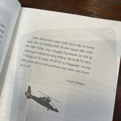 TÌNH THẾ HIỂM NGHÈO – Hillary Rodham Clinton và  Louise Penny – Nguyễn Quang Huy dịch – Bách Việt Books – NXB Dân Trí (bìa mềm)