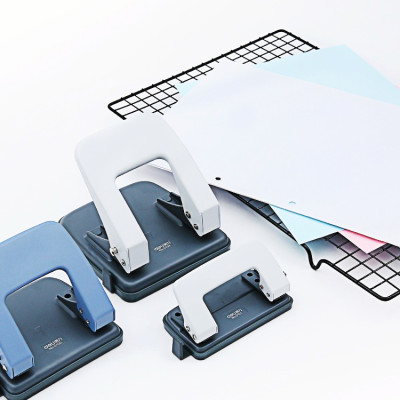 Bấm Lỗ 20 Tờ (102) Deli - Mẫu Ngẫu Nhiên 