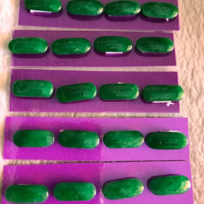 BỘ MẶT YÊN NGỰA GỒM  4 VIÊN ĐÁ CẨM THẠCH XANH LÁ TƯƠI Size 19mmx8mmx3mm NỮ LÊN LẮC TAY ĐEO ĐẸP Ạ