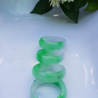 Nhẫn đeo tay nữ đá cẩm thạch tự nhiên Màu xanh lý tươi trắng bóng rất đẹp Nhẫn Ni 17mm x cao 6mm/7mm