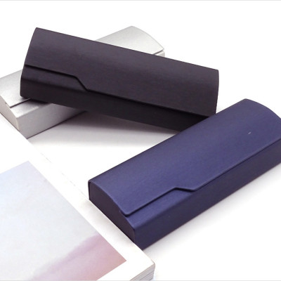 Hộp đựng kính cận thời trang 