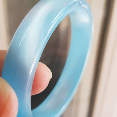 Vòng tay nữ đá mắt mèo Xanh dương nhẹ bản hẹ mới Ni 53mm x cao 12mm x dầy 6,5mm Nữ 49kg - 54kg đeo Vòng màu xanh dương nhẹ xinh tươi đẹp rẻ lắm chuẩn hợp nữ mệnh thuỷ mệnh mộc ạ