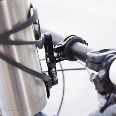 Dụng cụ giữ chai nước giữa lòng xe đạp hoặc xe máy - màu bạc