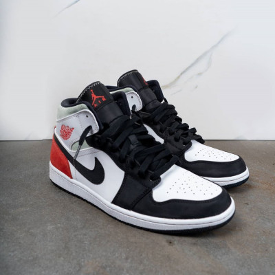 Bộ Vệ Sinh Giày Dép Crep Protect Cure Kit (gồm bàn chải, khăn lau, chai dung dịch vệ sinh 100ml và sách hướng dẫn) 