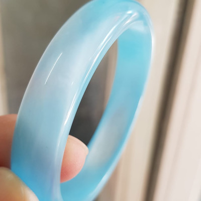 Vòng tay nữ đá mắt mèo Xanh dương nhẹ bản hẹ mới Ni 53mm x cao 12mm x dầy 6,5mm Nữ 49kg - 54kg đeo Vòng màu xanh dương nhẹ xinh tươi đẹp rẻ lắm chuẩn hợp nữ mệnh thuỷ mệnh mộc ạ