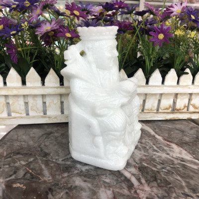 Tượng ông Kim Tiền cầm thỏi vàng kim nguyên bảo phong thủy mang lại may mắn tài lộc đá cẩm thạch trắng đặt bàn thờ thần tài - Cao 15 cm