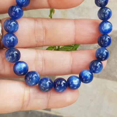 Vòng tay nữ đá  kyanite tự nhiên hay đá Sapphire nước xanh dương Đậm bóng đẹp 8mm đẹp sang tốt sức khỏe , mang lại may mắn, tài lộc nữ mệnh Thủy mệnh Mộc đeo ạ