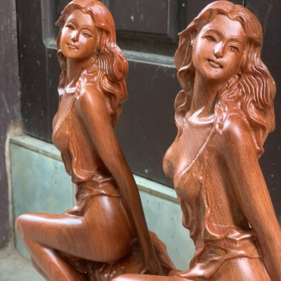 Tượng thiếu nữ nghệ thuật trang trí bằng gỗ hương kt cao 40cm