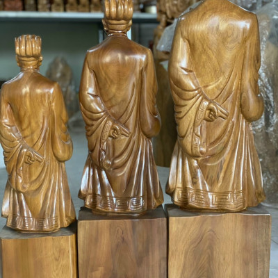 Tượng khổng minh (gia cát lượng ) bằng gỗ bách xanh thơm nức kt cao 20