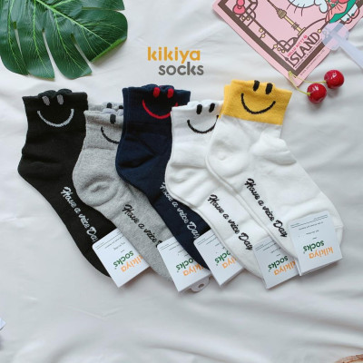 Tất vớ nữ cổ cao mặt cười Kikiya Hàn Quốc W-C-017