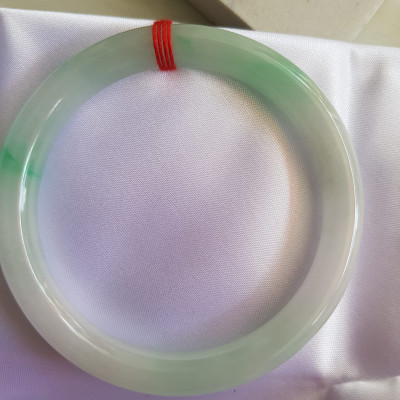 Vòng ĐÁ CẨM THẠCH TỰ NHIÊN TR Lý SAO 58  Size vòng 58mm x Dầy 8mm màu Trắng Bóng xanh lý nhẹ Đẹp sang  Nữ mệnh Kim mệnh Thủy 56kg - 68kg đeo ạ