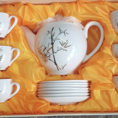 BỘ ẤM CHÉN PHA TRÀ GỒM 6 CỐC 7 ĐĨA SỨ TRẮNG HOA ÁNH BẠC -ANTH251 ( GIAO NGẪU NHIÊN )