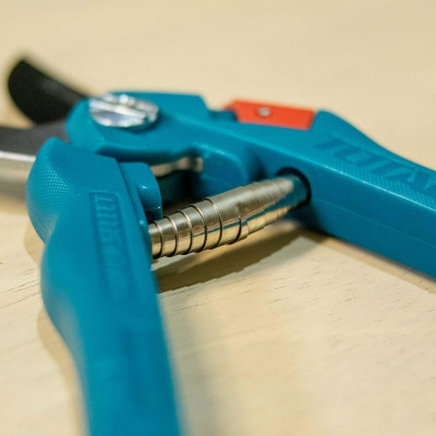 KÉO CẮT CÀNH 200MM TOTAL THT0201 - HÀNG CHÍNH HÃNG