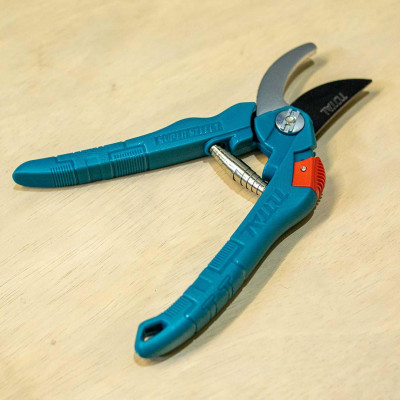 KÉO CẮT CÀNH 200MM TOTAL THT0201 - HÀNG CHÍNH HÃNG