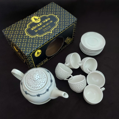 Bộ Ấm Uống trà Bát Tràng mẫu Tròn – Hoa văn nổi sần kiểu đất nẻ cực đẹp – 1 ấm, 6 ly, 7 dĩa - hộp carton - Màu Trắng Ngà Ivory