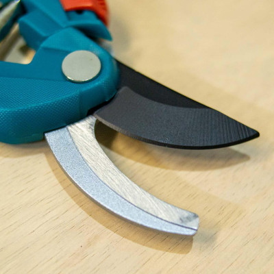 KÉO CẮT CÀNH 200MM TOTAL THT0201 - HÀNG CHÍNH HÃNG