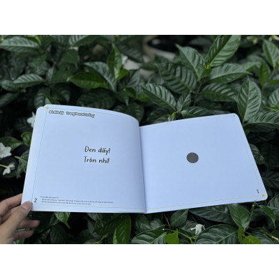Sách dành cho bé 0 tuổi - Bé cùng vui chơi luyện tập - Sách vui chơi tương tác "Bé bước đầu khám phá"