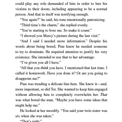 A Minute To Midnight (An Atlee Pine Thriller, 2)