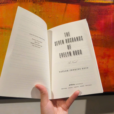 Sách - The Seven Husbands of Evelyn Hugo by Taylor Jenkins Reid - Fiction/ Romance in English